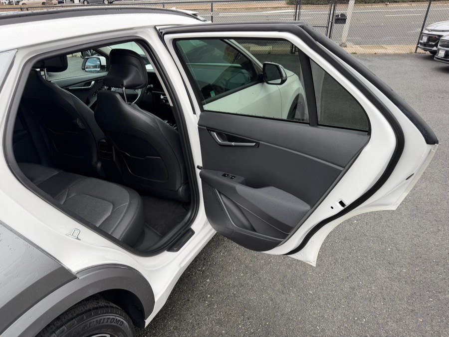 Used 2023 Kia Niro Wave w/ Wave Preserve Package FWD image 39