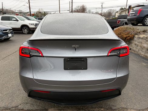Used 2024 Tesla Model Y Performance image 5