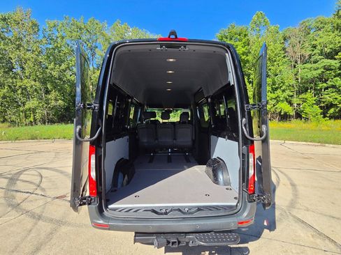 Used 2020 Mercedes-Benz Sprinter 2500 image 36