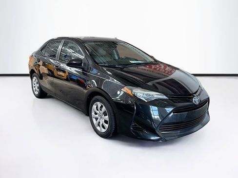 Used 2018 Toyota Corolla LE FWD image 3