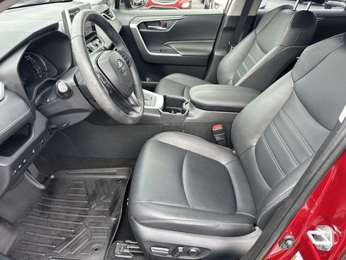 Used 2025 Toyota RAV4 XLE Premium w/ Weather Package AWD/4WD image 19