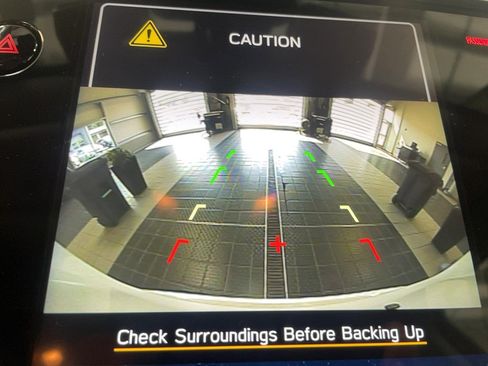 Used 2023 Subaru Ascent Premium image 5