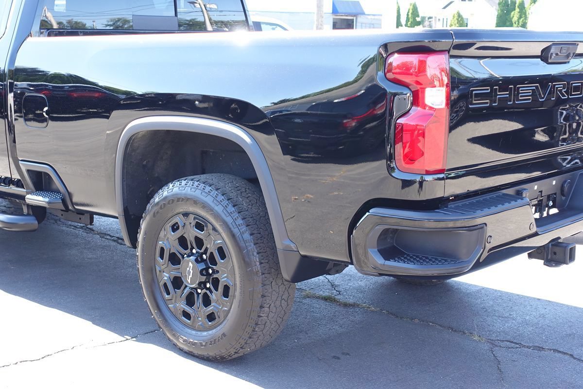 Used 2024 Chevrolet Silverado 2500 LT w/ Midnight Edition AWD/4WD image 10