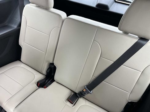 Certified 2023 Chevrolet Traverse LT image 12