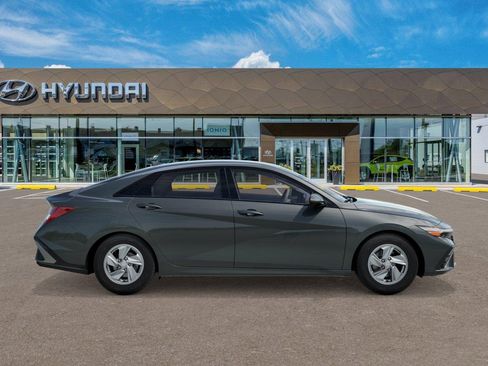 New 2026 Hyundai Elantra SE FWD image 7