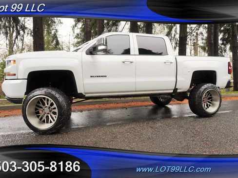 Used 2018 Chevrolet Silverado 1500 Custom w/ Custom Value Package image 5