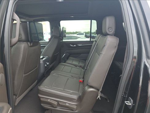 Certified 2023 GMC Yukon XL Denali w/ Denali Reserve Package AWD/4WD image 9