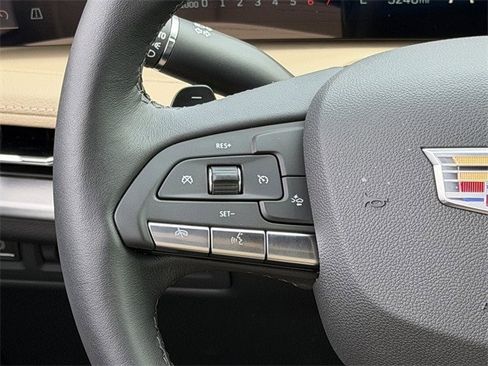 Used 2025 Cadillac XT4 Premium Luxury image 13