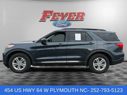 Certified 2022 Ford Explorer XLT w/ Equipment Group 202A RWD image 2