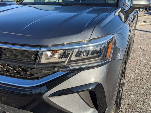 Certified 2023 Volkswagen Taos SE w/ Panoramic Sunroof Package image 8