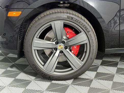 Certified 2026 Porsche Macan S AWD/4WD image 13