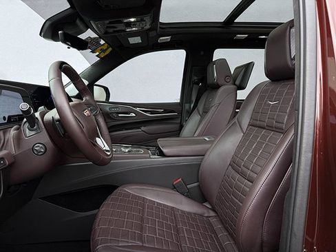 Used 2023 Cadillac Escalade Sport Platinum w/ LPO, ONYX Package image 27