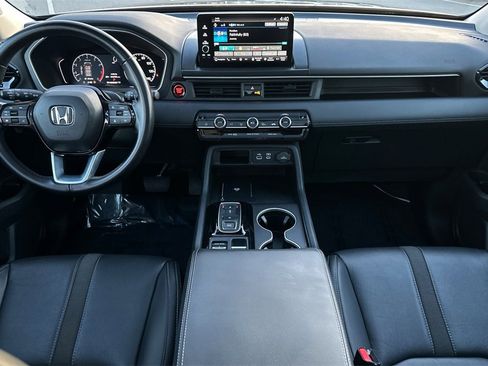 Used 2025 Honda Pilot Touring image 15