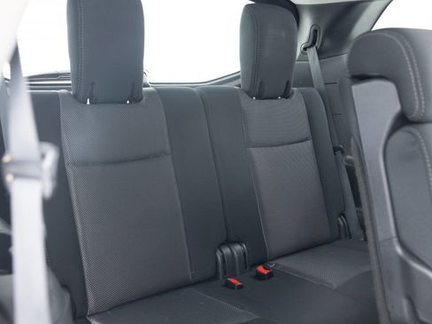 Used 2018 Nissan Pathfinder S image 31