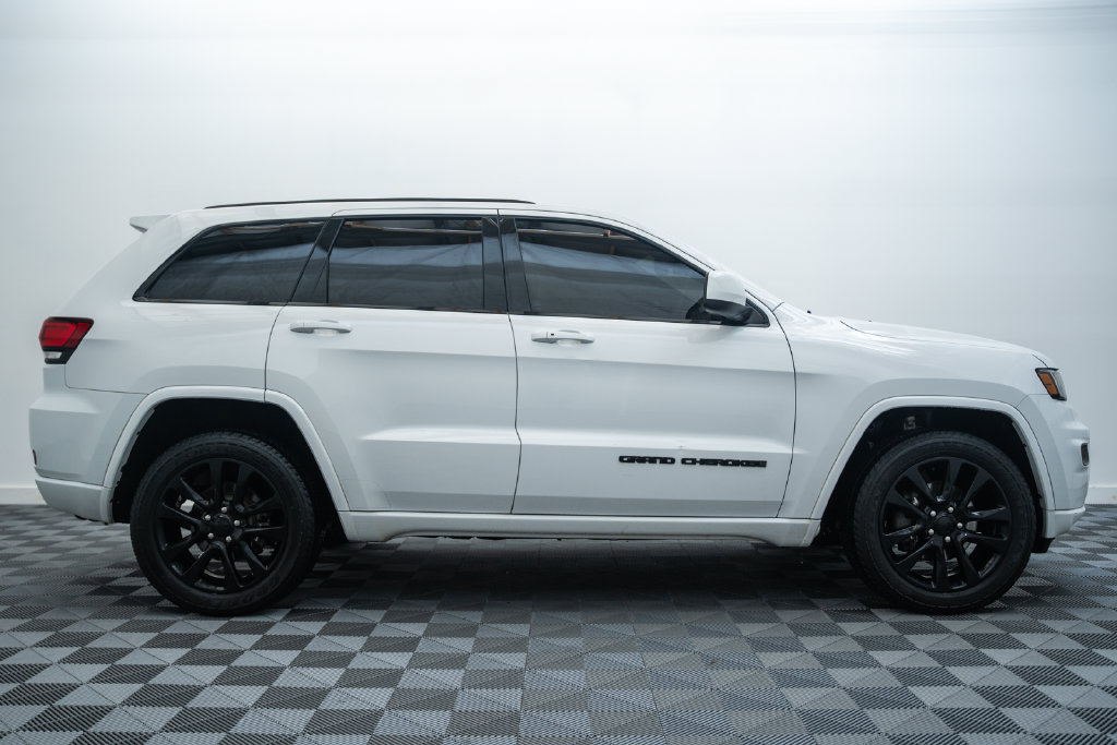 Used 2019 Jeep Grand Cherokee Altitude AWD/4WD image 4