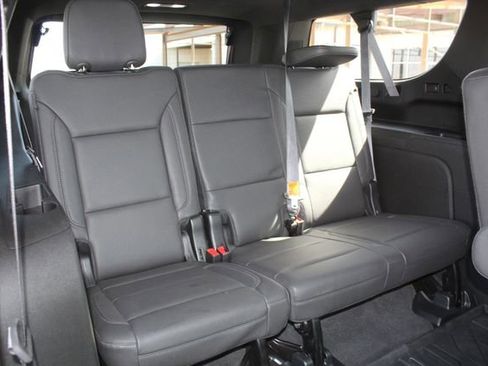 Used 2023 Chevrolet Suburban Z71 w/ Luxury Package image 18