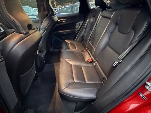 Used 2020 Volvo XC60 T6 Momentum AWD/4WD image 25