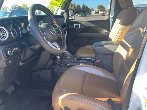 Used 2020 Jeep Gladiator Overland image 10