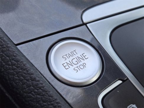 Used 2019 Volkswagen e-Golf SE w/ Driver Assistance Package image 21