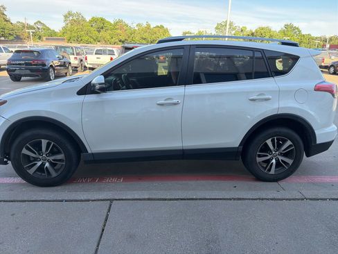 Used 2018 Toyota RAV4 XLE w/ Plus Extra Value Package FWD image 5