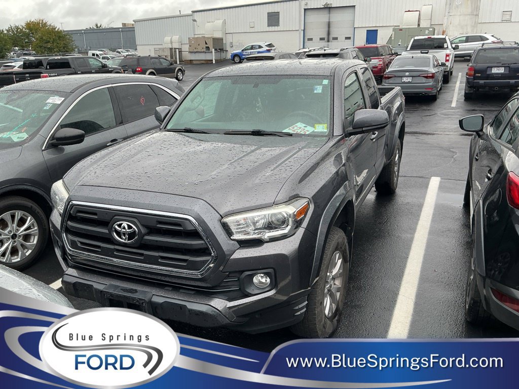 Used 2017 Toyota Tacoma SR5 w/ Tow Package AWD/4WD image 1
