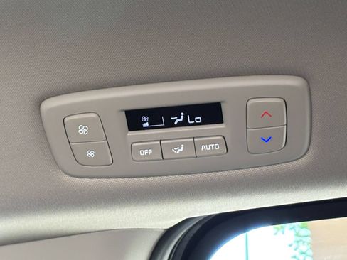 Used 2026 Kia Carnival FWD image 20