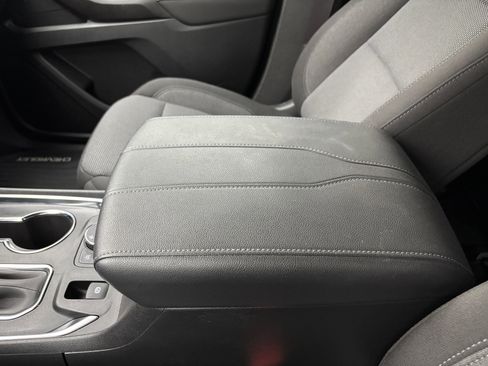 Used 2023 Chevrolet Traverse LT FWD image 29