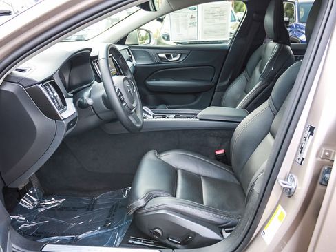 Used 2025 Volvo V60 B5 Cross Country Ultra w/ Protection Package Premier AWD/4WD image 17