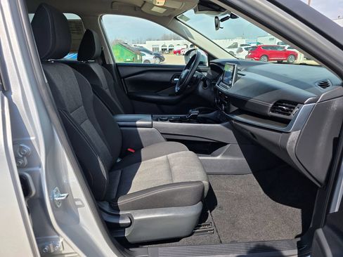 Used 2025 Nissan Rogue SV AWD/4WD image 32