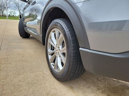 Used 2023 Ford Explorer XLT w/ Equipment Group 202A AWD/4WD image 24