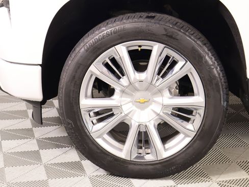 Used 2023 Chevrolet Silverado 1500 RST AWD/4WD image 18