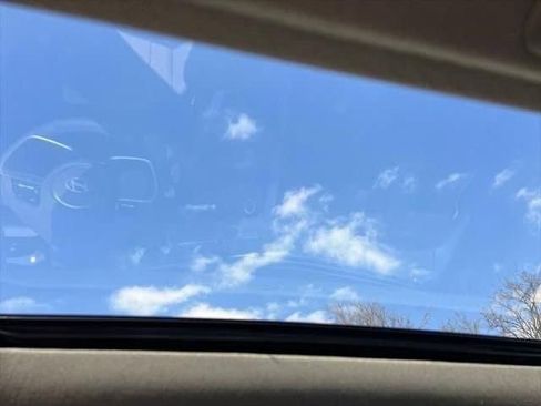 Used 2025 Hyundai Elantra Sport image 14