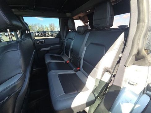 Used 2022 Ford Bronco Black Diamond w/ Sasquatch Package image 14