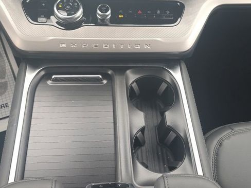 New 2026 Ford Expedition Active image 15