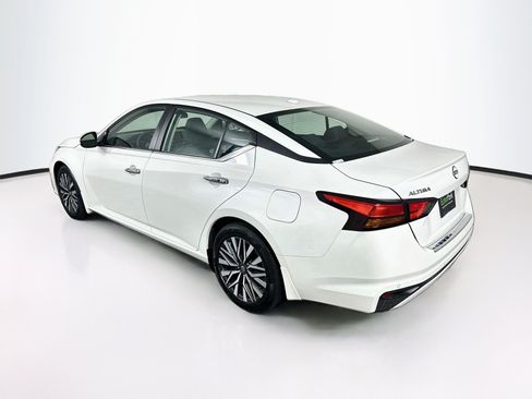 Used 2023 Nissan Altima 2.5 SV FWD image 5