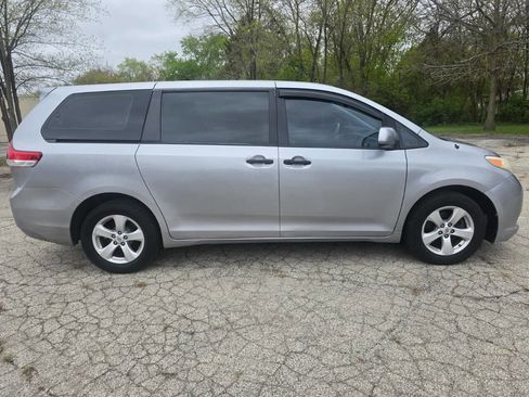 Used 2012 Toyota Sienna FWD image 5