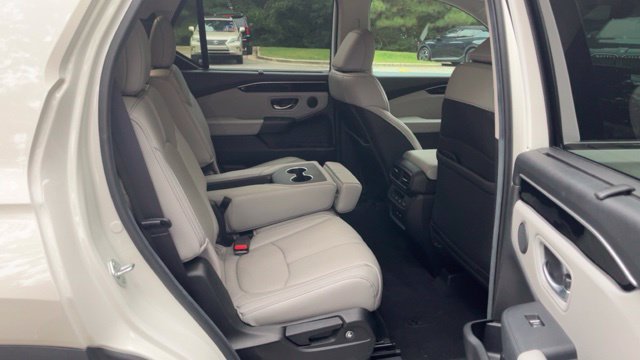 Used 2025 Honda Pilot Touring image 13