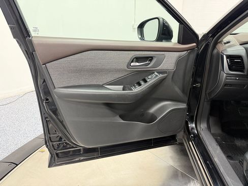 Used 2022 Nissan Rogue SV FWD image 9