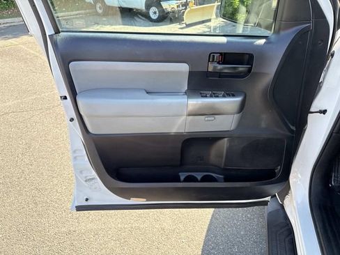 Used 2015 Toyota Sequoia SR5 AWD/4WD image 13