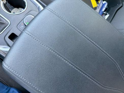 Used 2022 Chevrolet Traverse LT FWD image 25