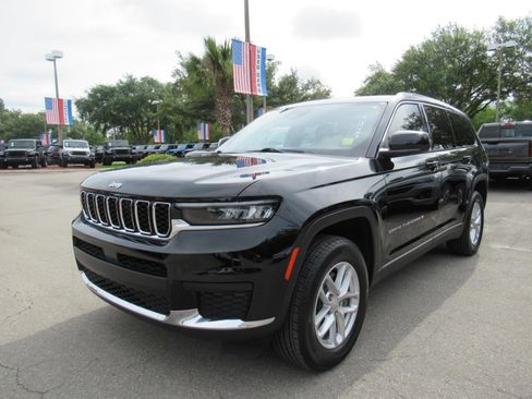 Certified 2025 Jeep Grand Cherokee L Laredo w/ Luxury Tech Group I RWD image 3