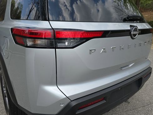 Used 2024 Nissan Pathfinder SV image 32