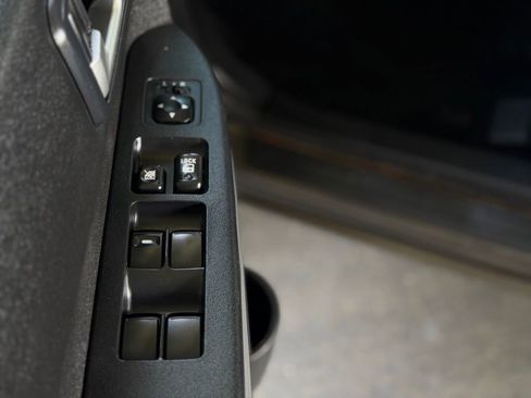 Used 2011 Mitsubishi Endeavor LS AWD/4WD image 29