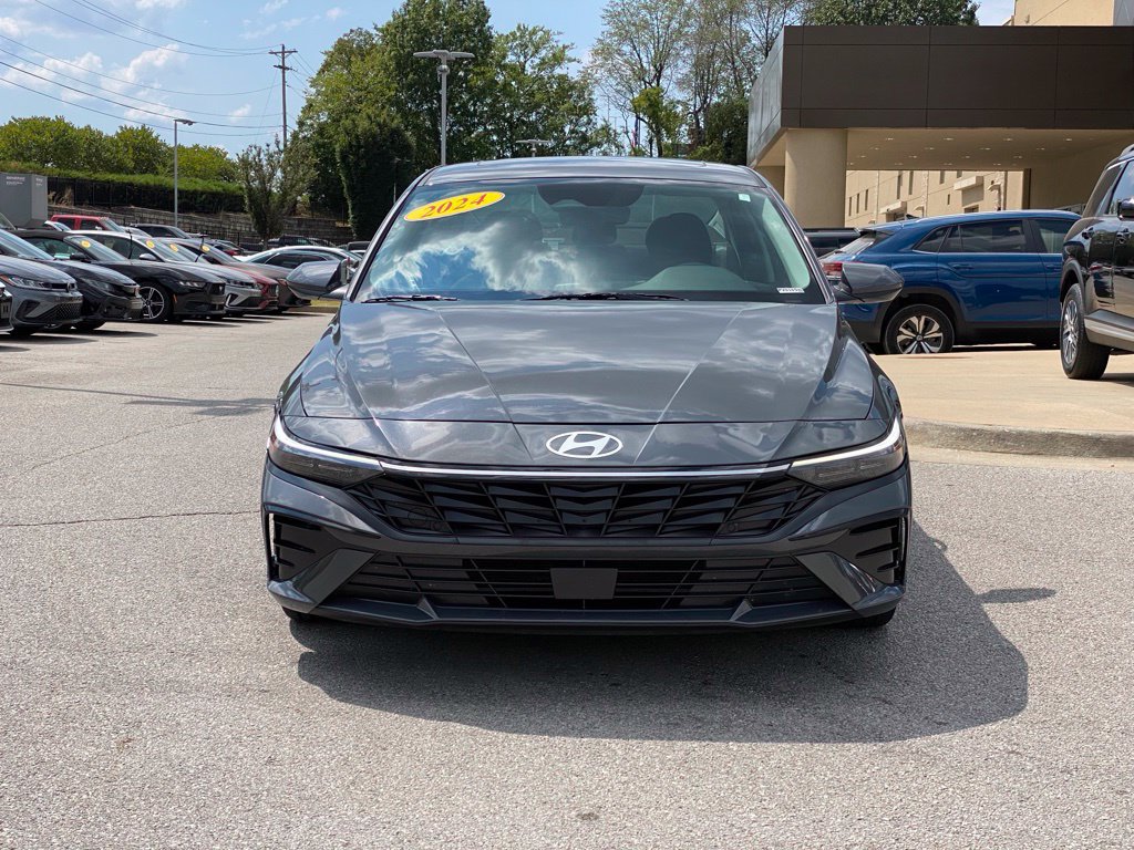 Used 2024 Hyundai Elantra SEL w/ Convenience Package FWD image 2