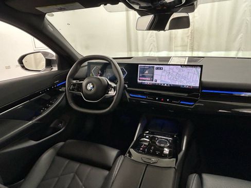 Used 2025 BMW 530i xDrive w/ Premium Package image 10