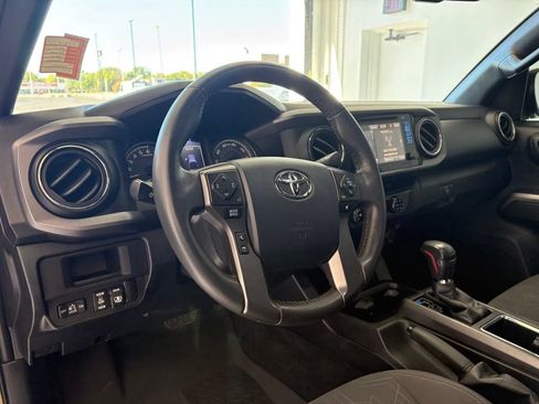Used 2017 Toyota Tacoma TRD Off-Road w/ Tow Package (A/T) AWD/4WD image 2