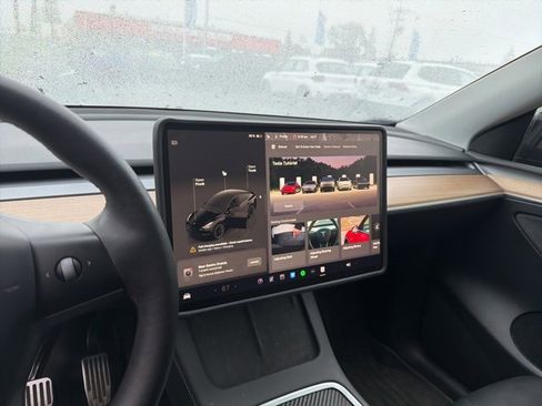 Used 2023 Tesla Model Y Long Range image 11