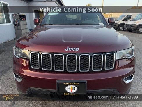 Used 2018 Jeep Grand Cherokee Laredo image 2