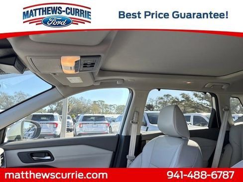 Used 2023 Nissan Rogue SV w/ SV Premium B Package image 11