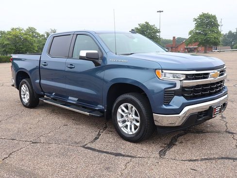 Used 2024 Chevrolet Silverado 1500 LT AWD/4WD image 2